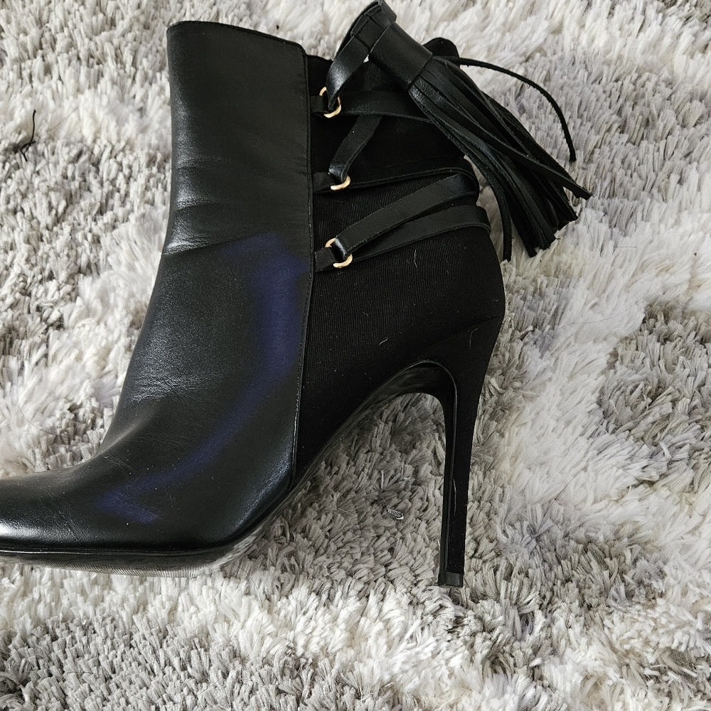 Adrianna Papell black booties w heels